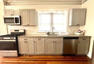 Building Photo - 254 E Main St