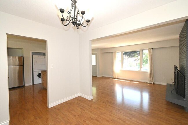 Building Photo - 3 bedroom in Prince George BC V2M 4E8