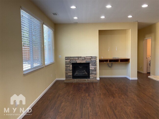 Building Photo - 981 S University Park Loop