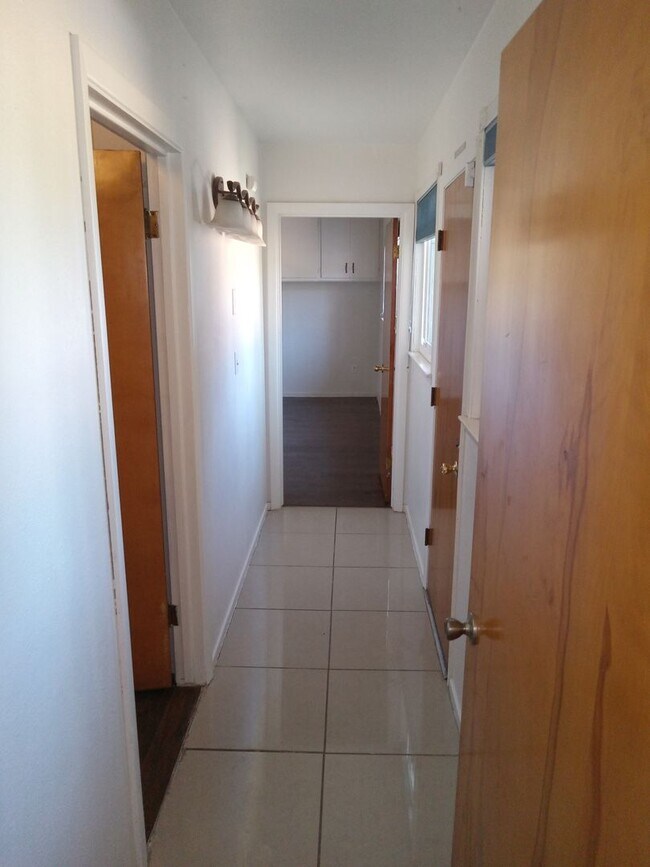 Foto del edificio - **PRICE DROP**3 bedroom / 3 bath with walk...