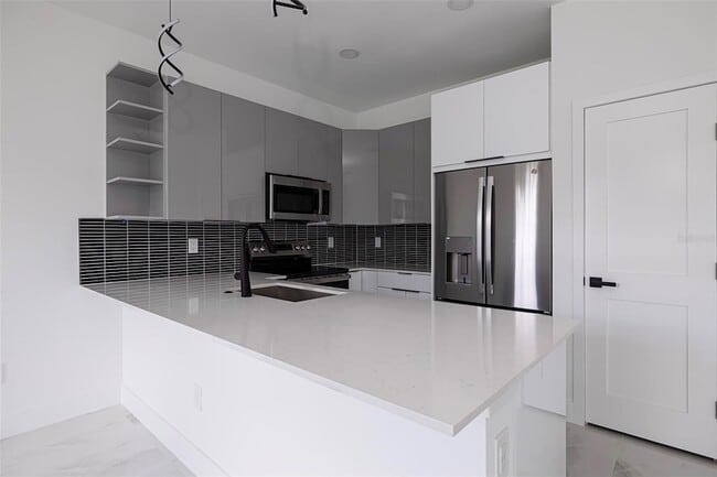 Building Photo - 2025 Barroso St