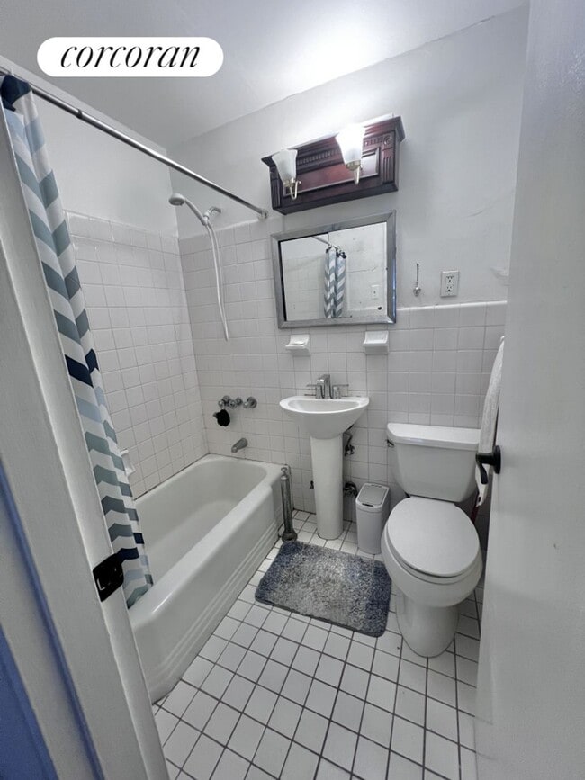 Foto del edificio - 48 W 55th St