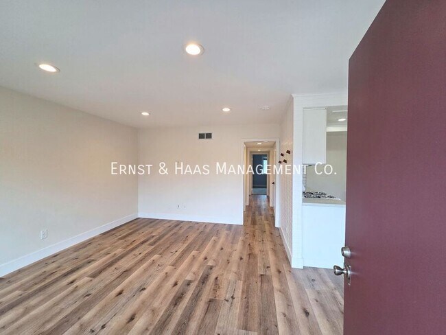 Foto del edificio - 16850 Sierra Vista Way