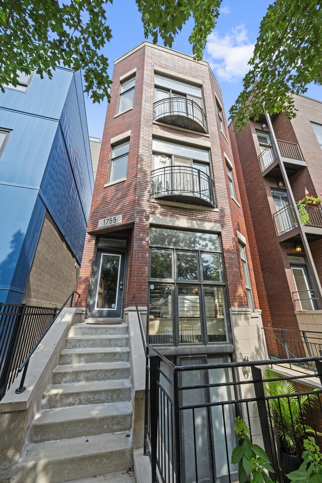 Building Photo - 1755 N Artesian Ave