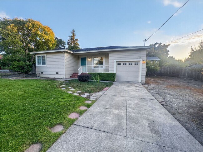 Foto del edificio - Adorable 2 Bedroom, 1 Bathroom Single Level Single Family Home with Attached Garage, Laundry and ...