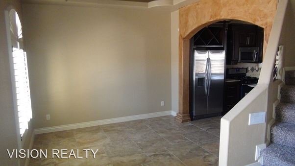 Building Photo - 2909 Pino Triste Dr