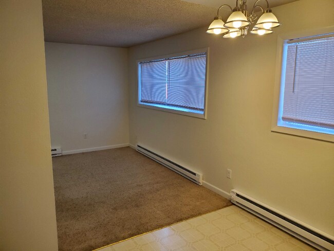 Building Photo - 806 Saddle Dr