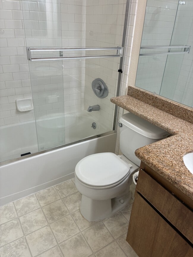 Building Photo - 39199 Guardino Dr