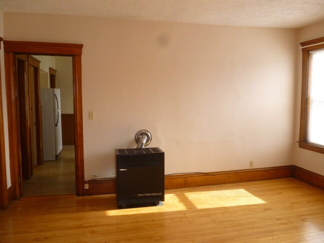 Building Photo - 19 Rena St