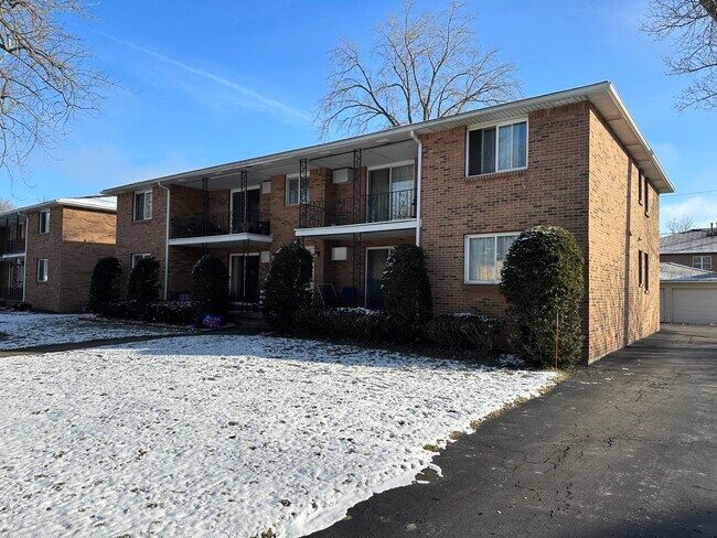 Building Photo - 203 Denrose Dr