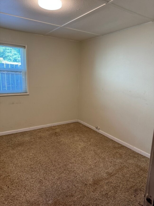 Building Photo - Barger area, 2 bedroom, 1 bath, large back...