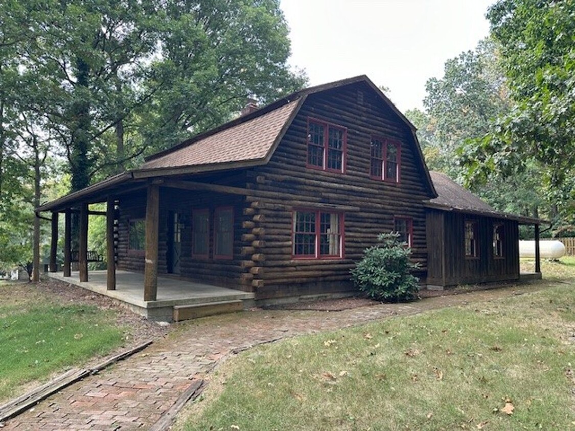 Primary Photo - Country Charmer-4 Bedroom Log Home