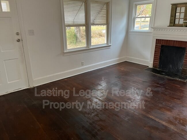 Building Photo - 3709 Prospect Dr