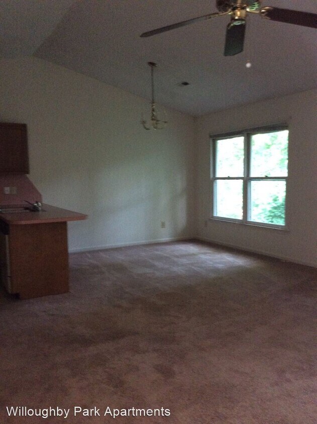 Foto principal - 3400 Evans St