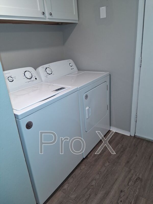 Foto del edificio - 518 N Betty Jo Dr