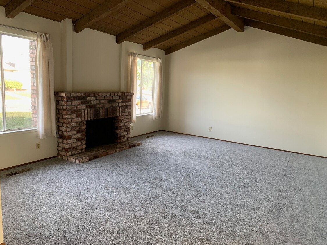 Primary Photo - 1360 Jonathan St