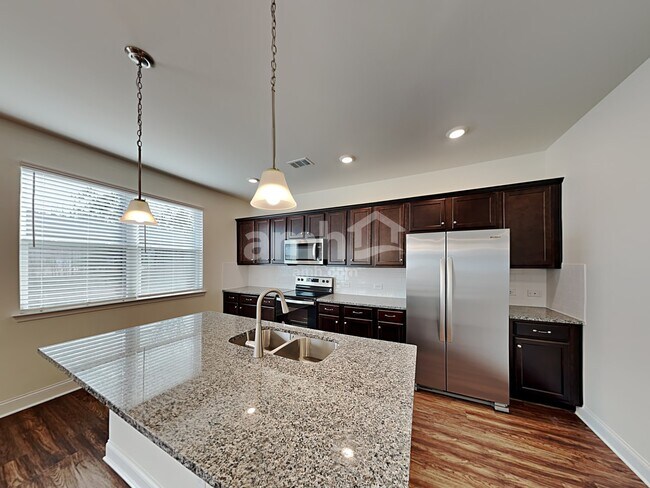 Foto del edificio - 15705 Thomas Rd