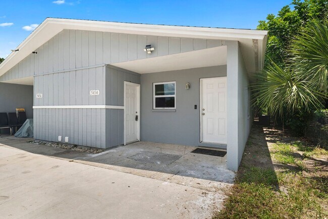 Foto del edificio - 5454-5456 8th Ave Fort Myers