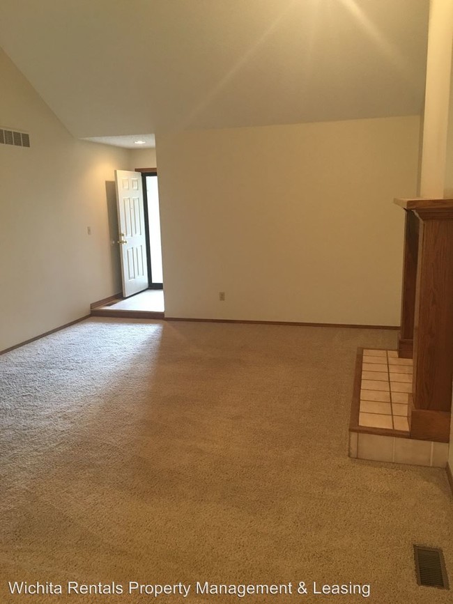 Building Photo - 3011 N Longfellow Ct