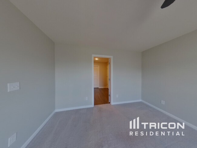 Building Photo - 2266 Worker Bee Drive Columbia TN