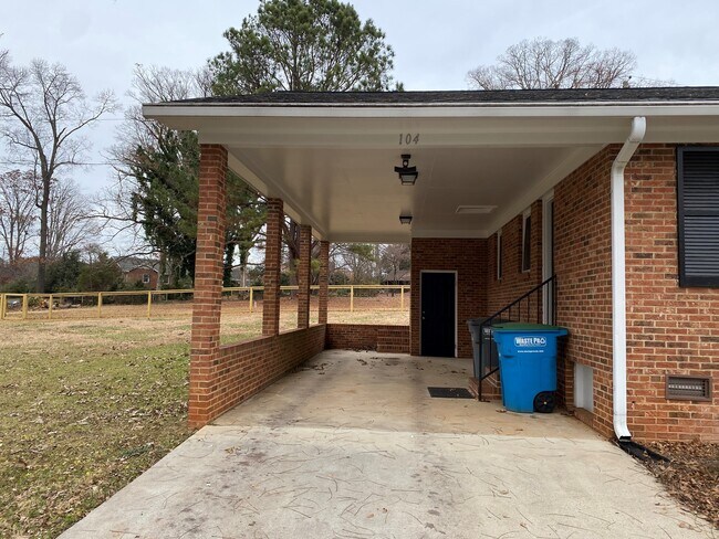 Building Photo - 104 Secrest Avenue Ext