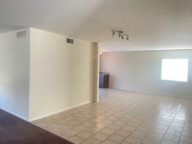 Foto del edificio - COMMUNITY POOLS-3 Bedroom/2 Bath in Dobson Ranch