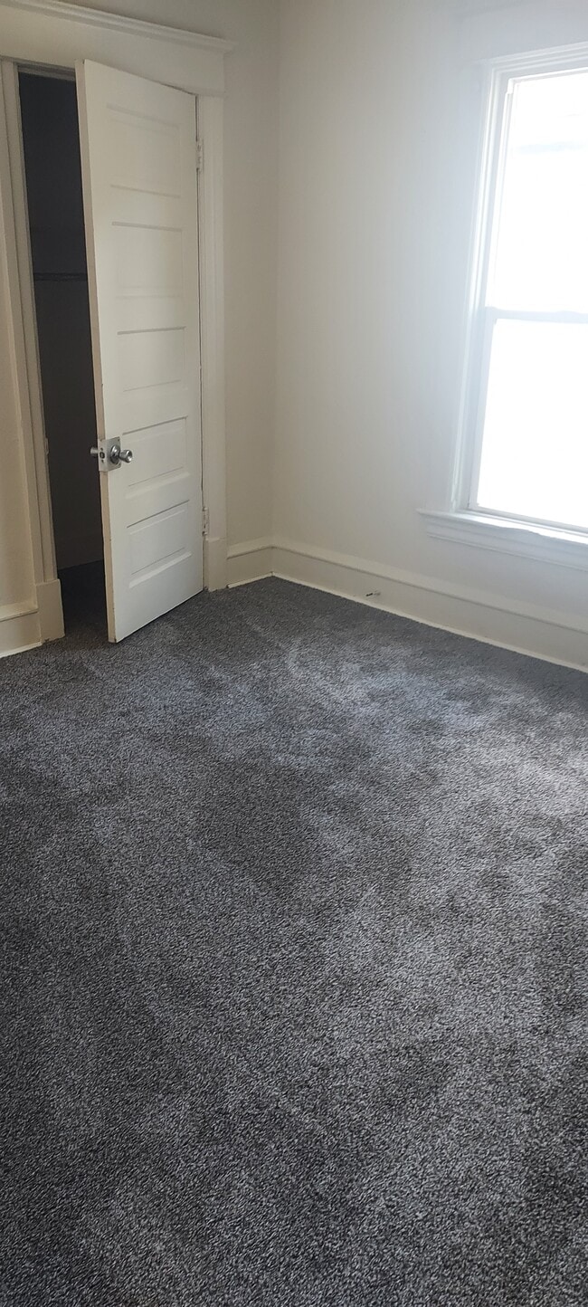 Building Photo - 231 Forest Ave