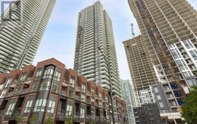 Photo du bâtiment - 4130 Parkside Village Dr