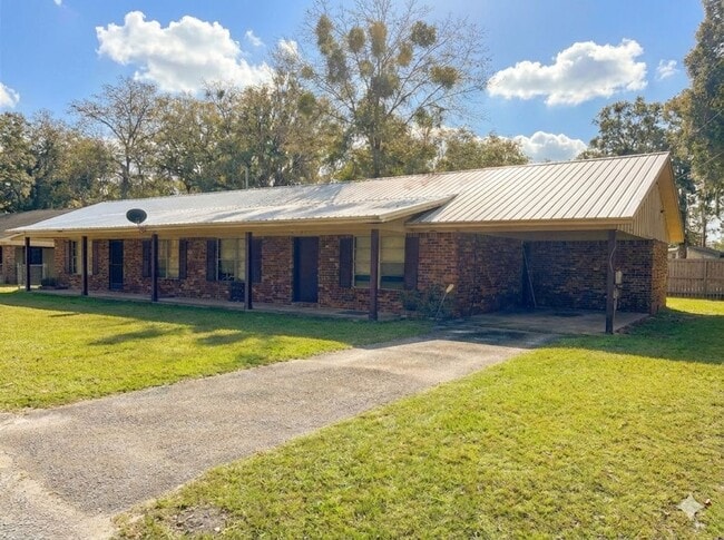 Building Photo - 995 Live Oak Dr