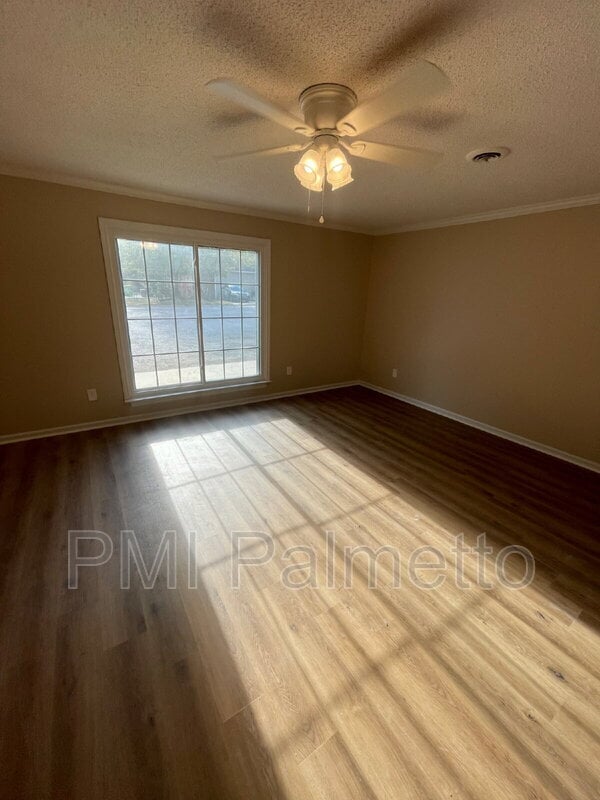 Building Photo - 4704 Palm Tree Ln