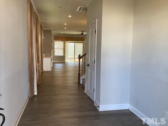 Building Photo - 413 Sage Oak Ln