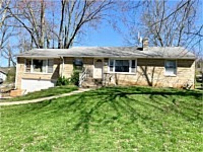 Foto del edificio - 5 BED; 2 BATH HOME CLOSE TO IU STADIUM! AV...