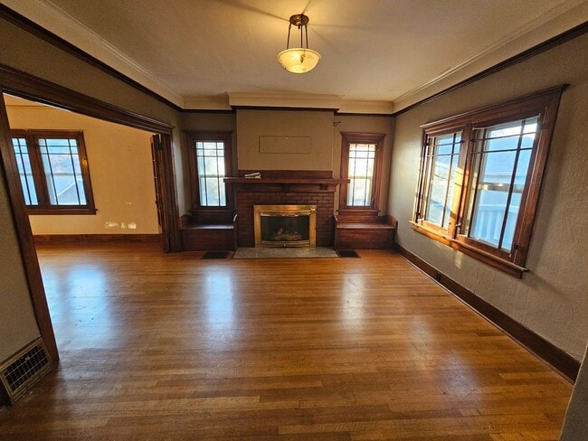 Building Photo - Beautiful Home on South Hill