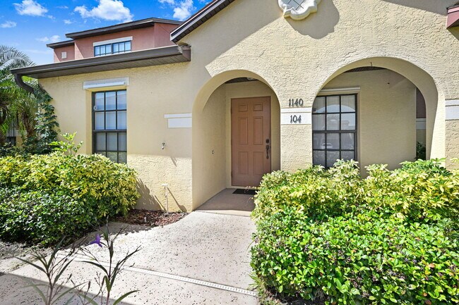 Vista frontal - 1140 Luminary Cir