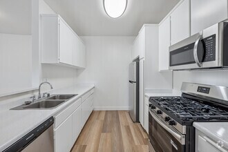 2BR, 2BA - 1040SF - Kitchen - Northpoint Apartments at CSUN