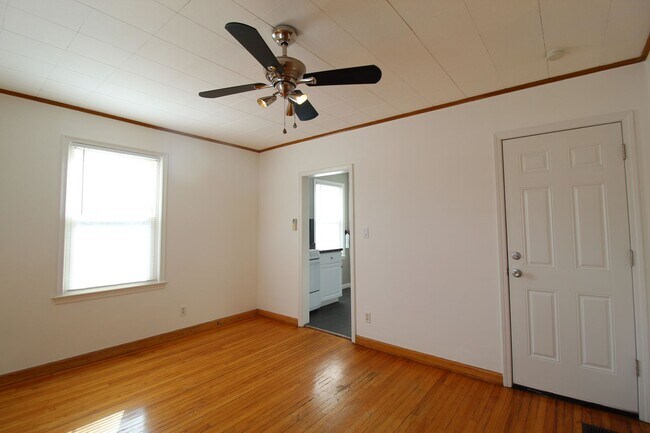 Foto del edificio - 1312 W 39th St