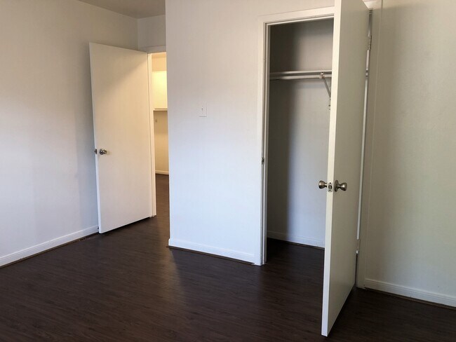 Building Photo - Updated 2/2 Duplex | Boonville Rd | Pets Welcome