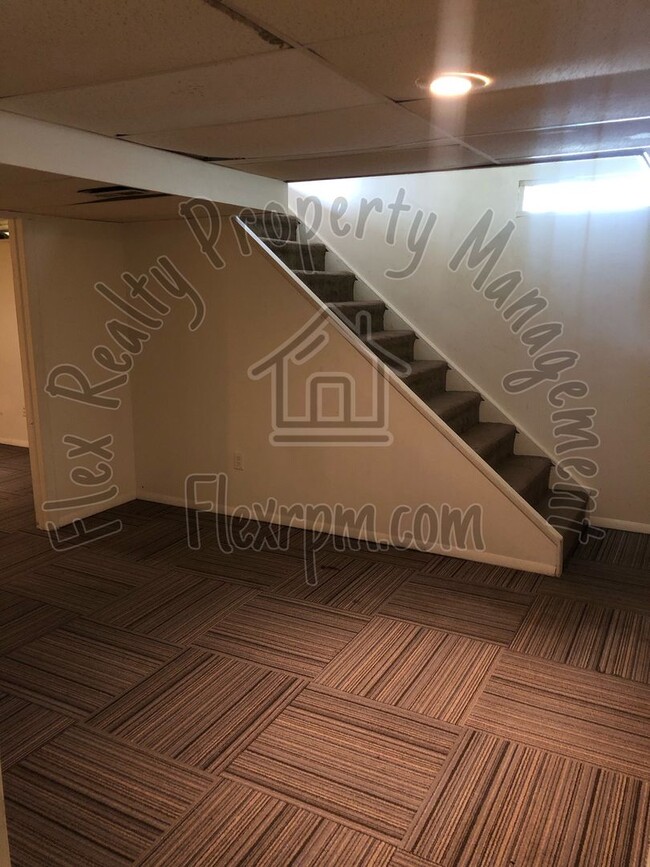 Building Photo - New on The Market....drive by today to take a look!!