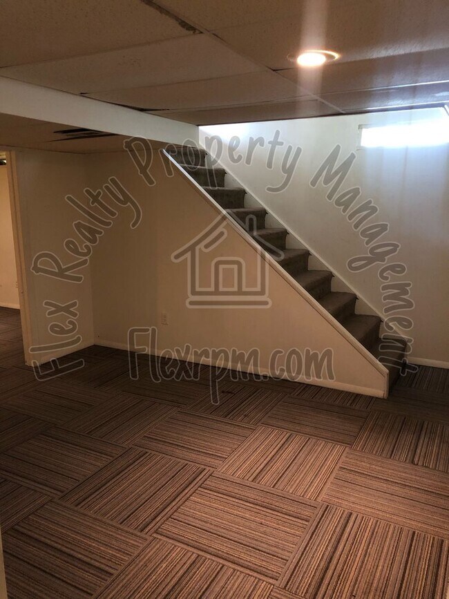 Foto del edificio - New on The Market....drive by today to take a look!!