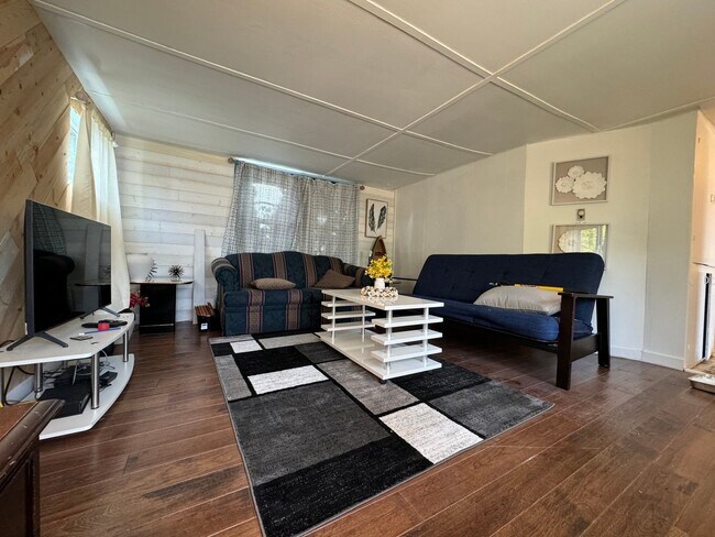 Foto del edificio - 1 Bedroom / plus sleeping loft, Single Fam...