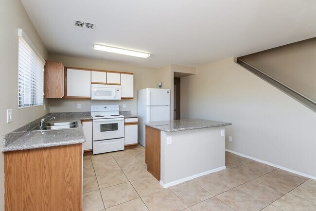 Building Photo - 2066 E Spruce Dr