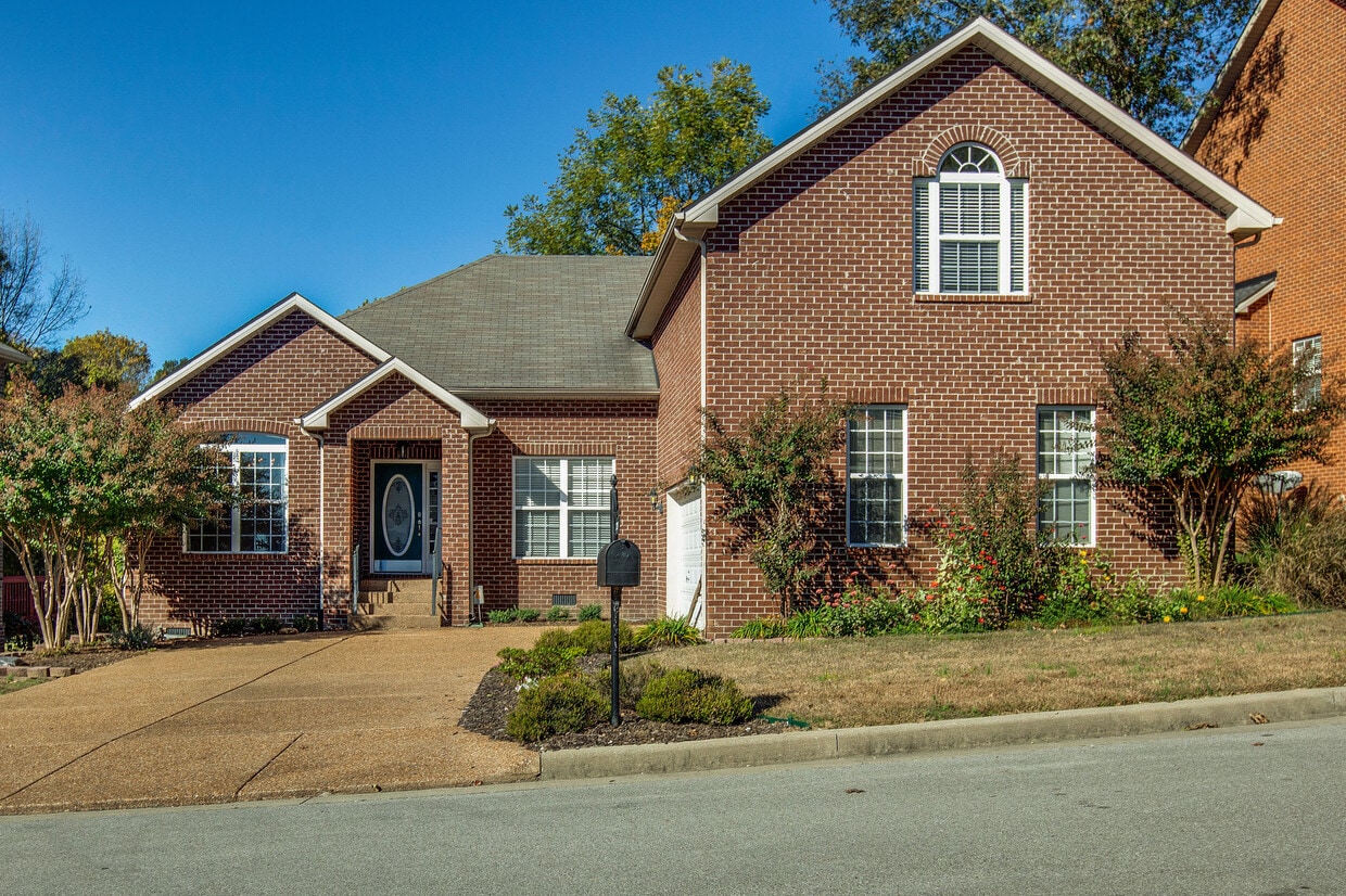 2321 Forest Lake Dr, Nashville, TN 37211 House Rental in Nashville