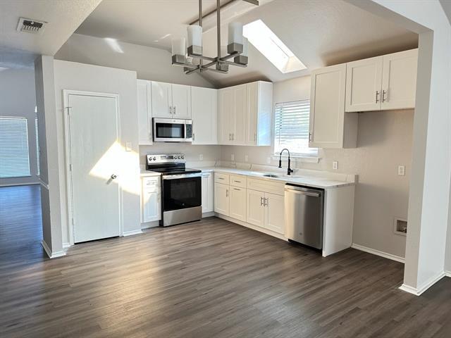 Building Photo - 714 W Colony Dr