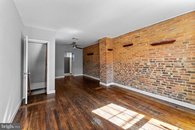 Foto del edificio - 130 E Randall St