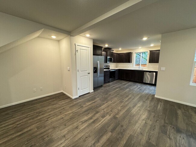 Foto del edificio - Brand new 3 Bedroom 2 Bath Beautiful Singl...