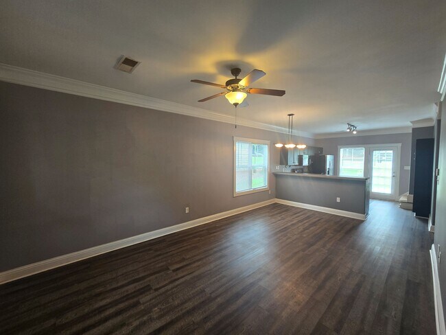 Foto del edificio - 2090 Lakeside Dr