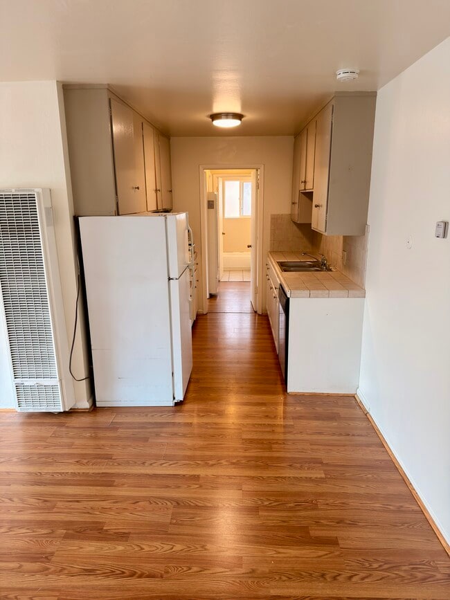 Foto del edificio - 1034 W Iowa Ave