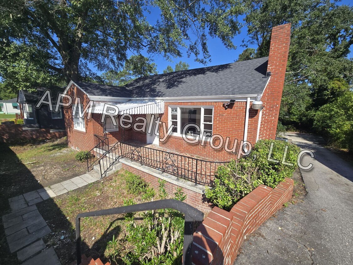 Primary Photo - 4 Bedroom All Brick House
