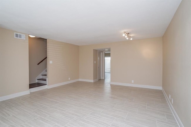 Building Photo - 12645 Rip Van Winkle Dr