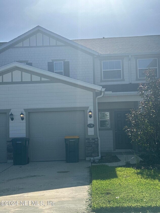 Foto principal - 11785 Junegrass Rd